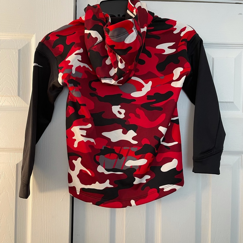 Nike boys NWT size XS Camo top